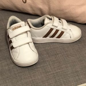 Adidas gold/white toddler sneaker 6